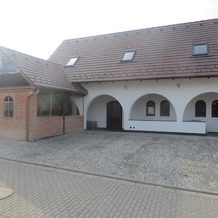U Vinarstvi Hotell Mutěnice Exteriör bild